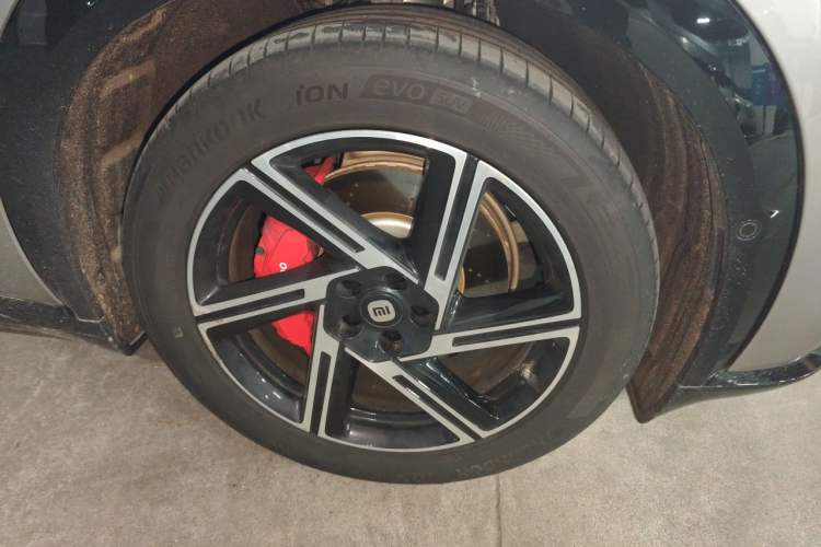 Used Xiaomi Auto YU7 2025 Ultra-Long Range High-Performance All-Wheel-Drive Max Edition Right Front Wheel Hub