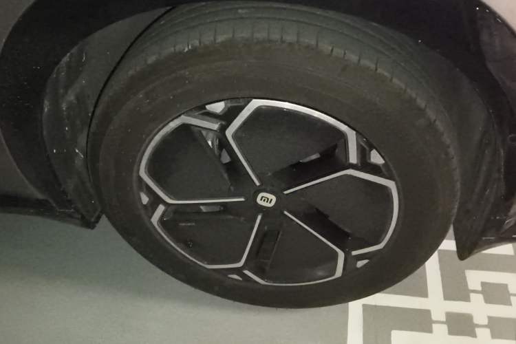 Used Xiaomi Auto YU7 2025 Ultra-Long Range Rear-Wheel Drive Version Right Front Wheel Hub