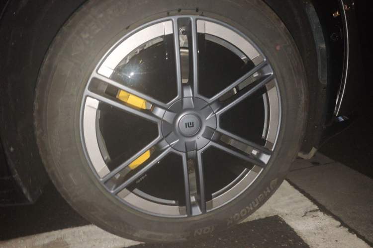 Used Xiaomi Auto YU7 2025 Ultra-Long Range Rear-Wheel Drive Version Right Front Wheel Hub