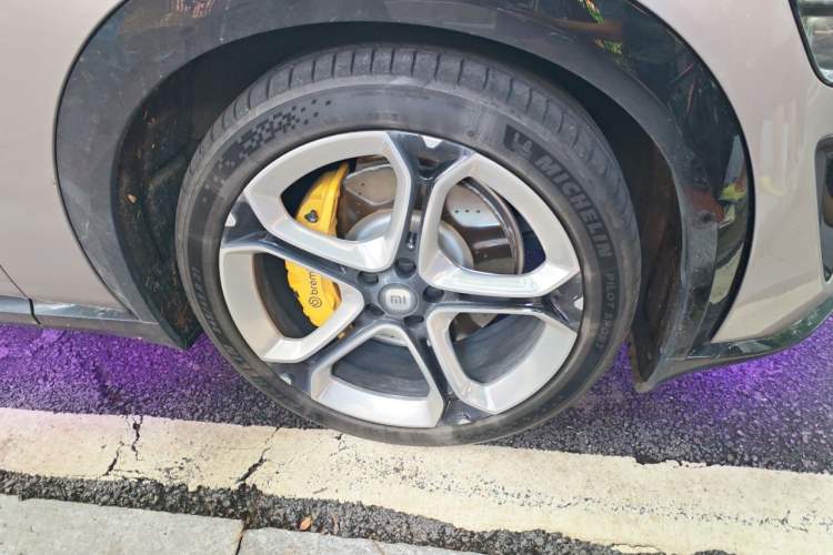Used Xiaomi Auto YU7 2025 Ultra-Long Range High-Performance All-Wheel-Drive Max Edition Right Front Wheel Hub