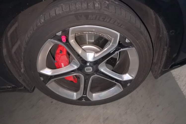 Used Xiaomi Auto YU7 2025 Ultra-Long Range High-Performance All-Wheel-Drive Max Edition Right Front Wheel Hub