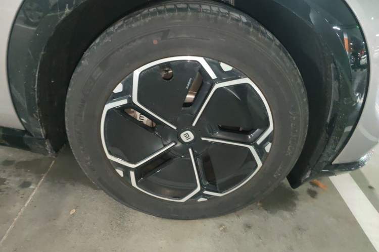 Used Xiaomi Auto YU7 2025 Ultra-Long Range All-Wheel Drive Pro Version Right Front Wheel Hub
