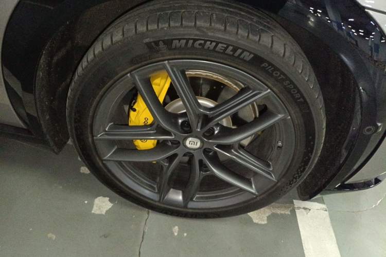 Used Xiaomi Auto YU7 2025 Ultra-Long Range High-Performance All-Wheel-Drive Max Edition Right Front Wheel Hub