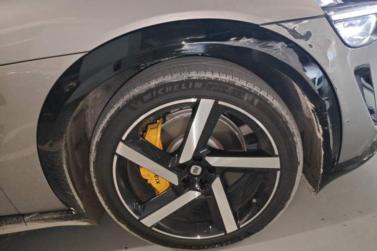 Used Xiaomi Auto YU7 2025 Ultra-Long Range All-Wheel Drive Pro Version Right Front Wheel Hub