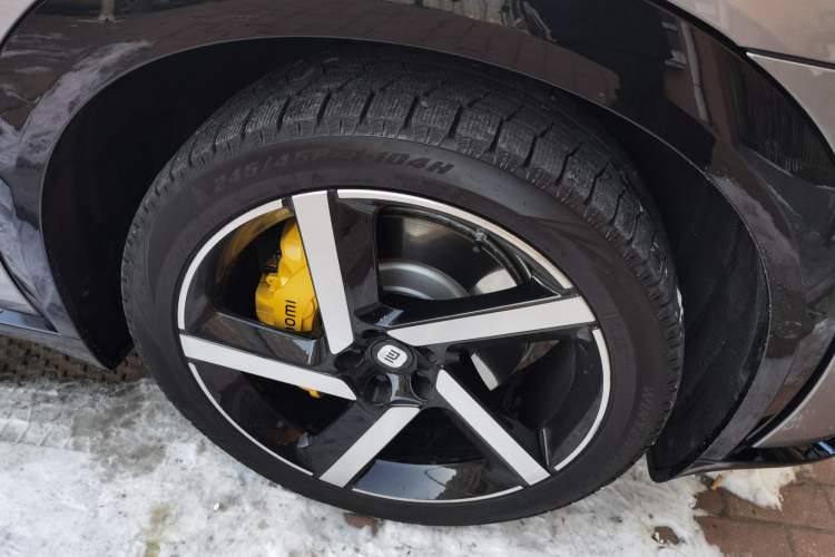 Used Xiaomi Auto YU7 2025 Ultra-Long Range Rear-Wheel Drive Version Right Front Wheel Hub