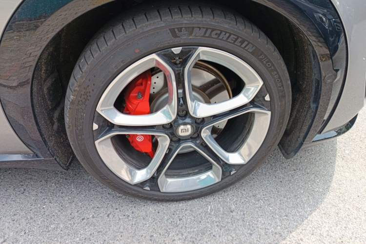 Used Xiaomi Auto YU7 2025 Ultra-Long Range High-Performance All-Wheel-Drive Max Edition Right Front Wheel Hub