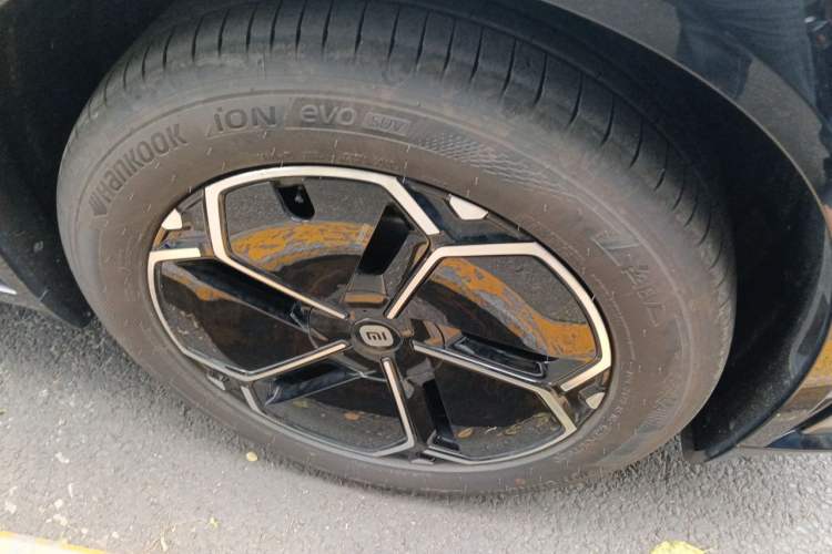 Used Xiaomi Auto YU7 2025 Ultra-Long Range Rear-Wheel Drive Version Right Front Wheel Hub