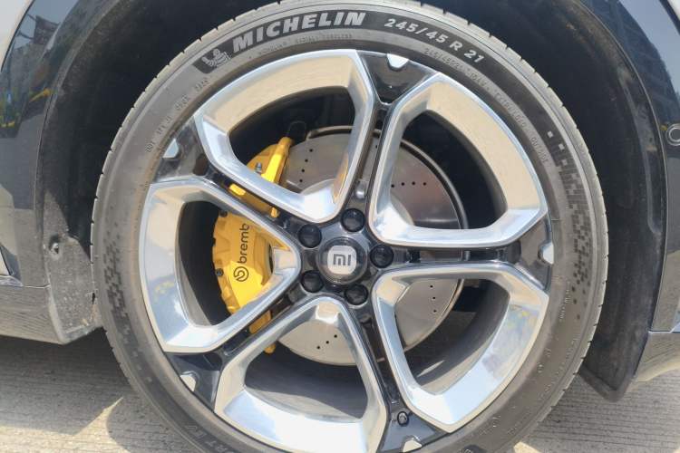 Used Xiaomi Auto YU7 2025 Ultra-Long Range High-Performance All-Wheel-Drive Max Edition Right Front Wheel Hub