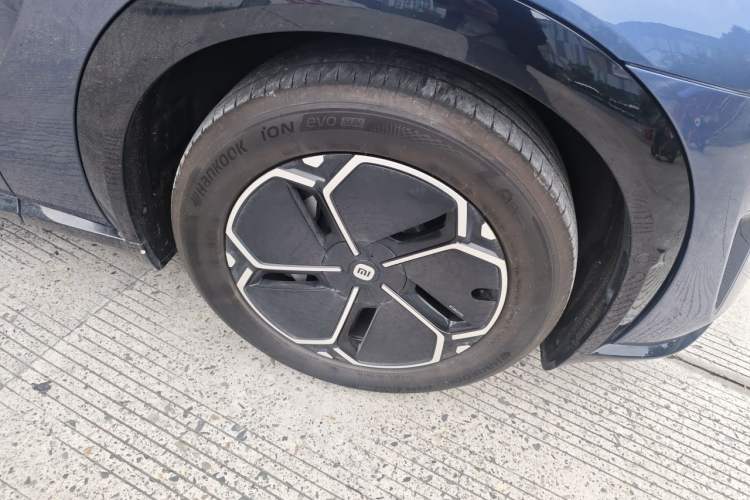 Used Xiaomi Auto YU7 2025 Ultra-Long Range Rear-Wheel Drive Version Right Front Wheel Hub