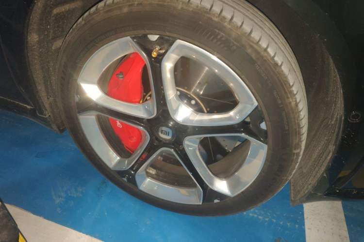 Used Xiaomi Auto YU7 2025 Ultra-Long Range High-Performance All-Wheel-Drive Max Edition Right Front Wheel Hub