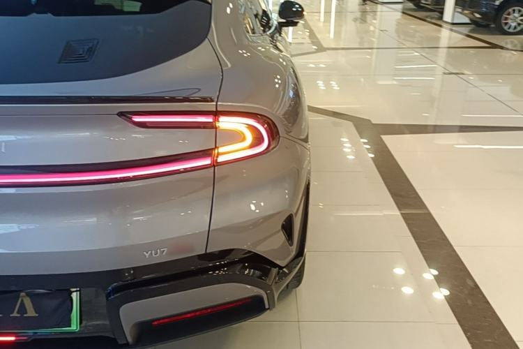 Used Xiaomi Auto YU7 2025 Ultra-Long Range High-Performance All-Wheel-Drive Max Edition Right Rear Taillight