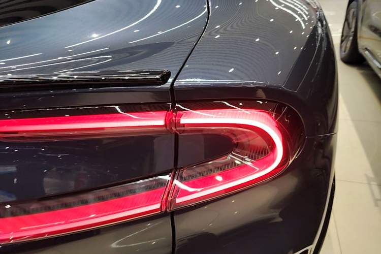 Used Xiaomi Auto YU7 2025 Ultra-Long Range High-Performance All-Wheel-Drive Max Edition Right Rear Taillight