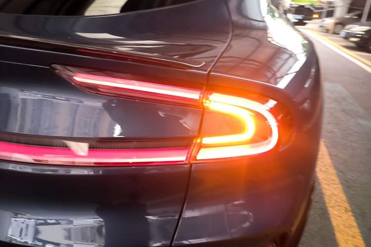 Used Xiaomi Auto YU7 2025 Ultra-Long Range High-Performance All-Wheel-Drive Max Edition Right Rear Taillight
