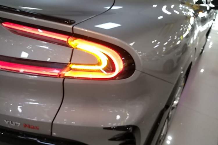 Used Xiaomi Auto YU7 2025 Ultra-Long Range High-Performance All-Wheel-Drive Max Edition Right Rear Taillight