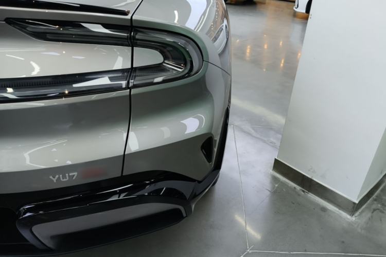 Used Xiaomi Auto YU7 2025 Ultra-Long Range High-Performance All-Wheel-Drive Max Edition Right Rear Taillight