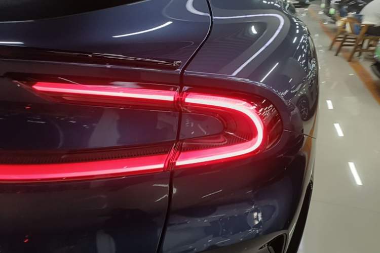 Used Xiaomi Auto YU7 2025 Ultra-Long Range Rear-Wheel Drive Version Right Rear Taillight