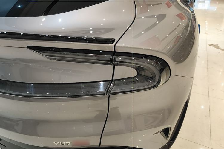 Used Xiaomi Auto YU7 2025 Ultra-Long Range High-Performance All-Wheel-Drive Max Edition Right Rear Taillight