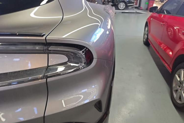 Used Xiaomi Auto YU7 2025 Ultra-Long Range High-Performance All-Wheel-Drive Max Edition Right Rear Taillight