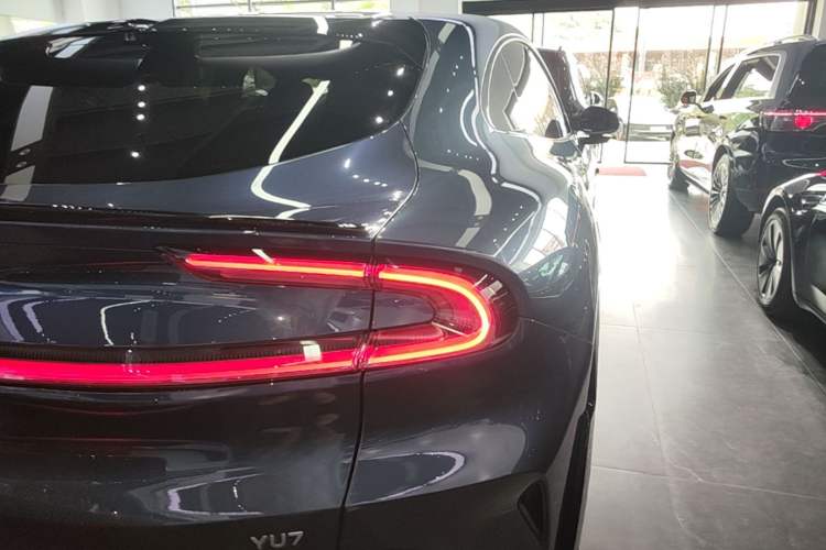 Used Xiaomi Auto YU7 2025 Ultra-Long Range Rear-Wheel Drive Version Right Rear Taillight