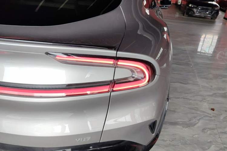 Used Xiaomi Auto YU7 2025 Ultra-Long Range Rear-Wheel Drive Version Right Rear Taillight