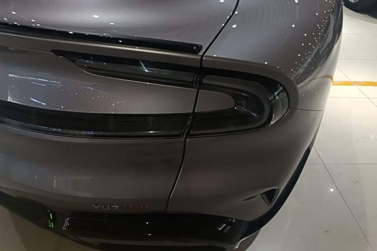 Used Xiaomi Auto YU7 2025 Ultra-Long Range High-Performance All-Wheel-Drive Max Edition Right Rear Taillight