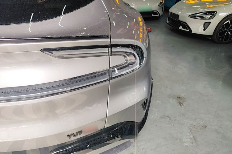 Used Xiaomi Auto YU7 2025 Ultra-Long Range High-Performance All-Wheel-Drive Max Edition Right Rear Taillight