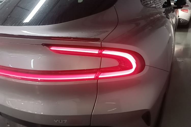 Used Xiaomi Auto YU7 2025 Ultra-Long Range High-Performance All-Wheel-Drive Max Edition Right Rear Taillight