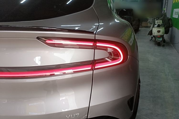 Used Xiaomi Auto YU7 2025 Ultra-Long Range Rear-Wheel Drive Version Right Rear Taillight
