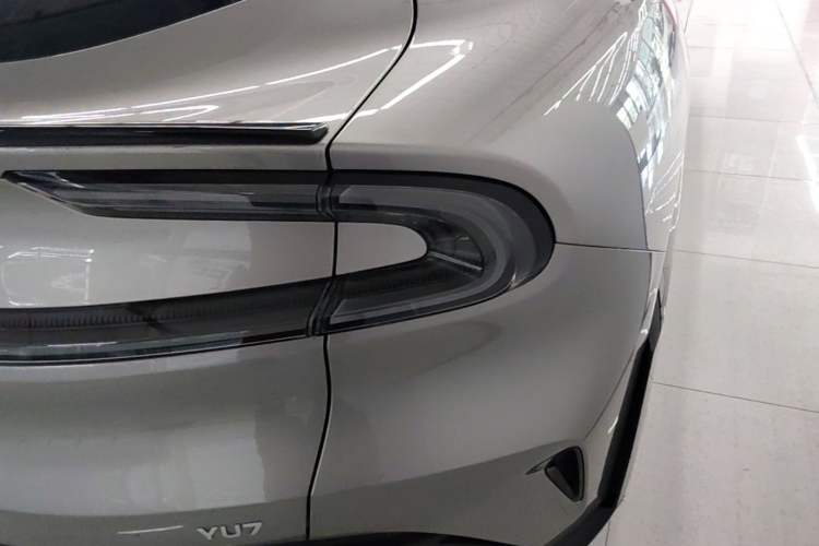 Used Xiaomi Auto YU7 2025 Ultra-Long Range Rear-Wheel Drive Version Right Rear Taillight