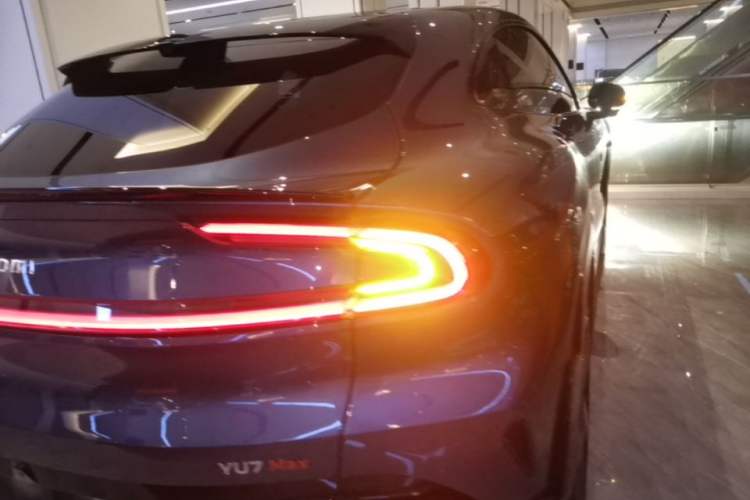 Used Xiaomi Auto YU7 2025 Ultra-Long Range High-Performance All-Wheel-Drive Max Edition Right Rear Taillight
