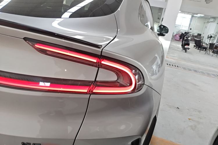 Used Xiaomi Auto YU7 2025 Ultra-Long Range High-Performance All-Wheel-Drive Max Edition Right Rear Taillight