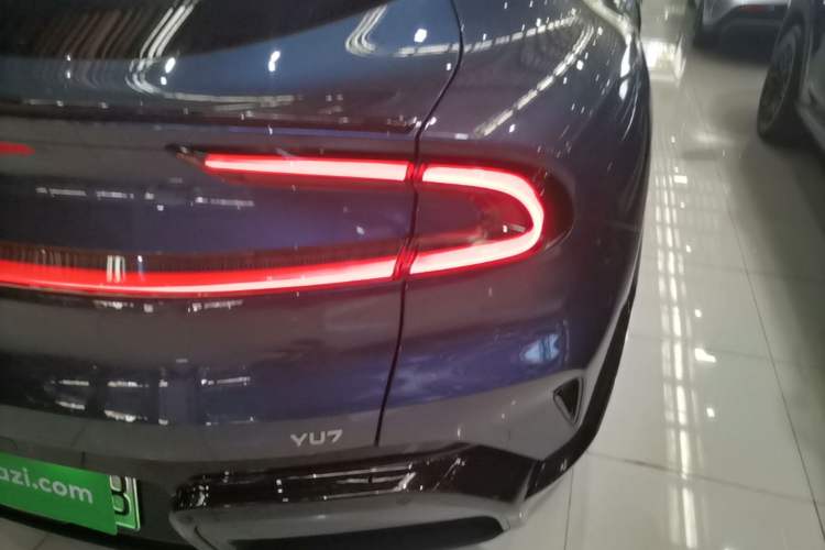Used Xiaomi Auto YU7 2025 Ultra-Long Range Rear-Wheel Drive Version Right Rear Taillight