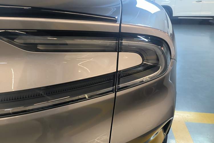 Used Xiaomi Auto YU7 2025 Ultra-Long Range High-Performance All-Wheel-Drive Max Edition Right Rear Taillight