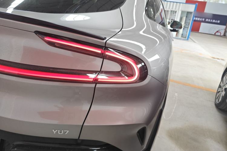 Used Xiaomi Auto YU7 2025 Ultra-Long Range Rear-Wheel Drive Version Right Rear Taillight