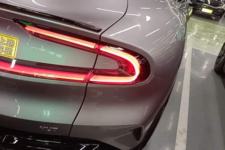 Used Xiaomi Auto YU7 2025 Ultra-Long Range Rear-Wheel Drive Version Right Rear Taillight