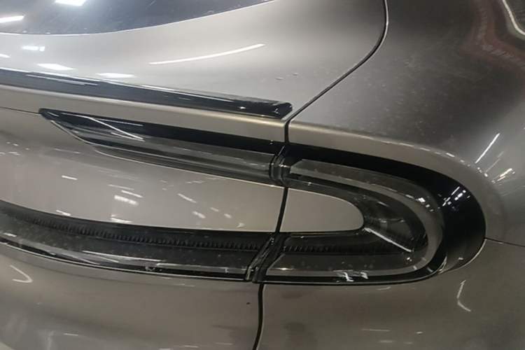 Used Xiaomi Auto YU7 2025 Ultra-Long Range High-Performance All-Wheel-Drive Max Edition Right Rear Taillight