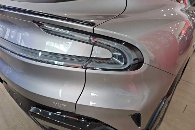 Used Xiaomi Auto YU7 2025 Ultra-Long Range Rear-Wheel Drive Version Right Rear Taillight