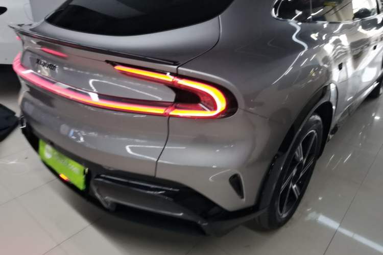 Used Xiaomi Auto YU7 2025 Ultra-Long Range Rear-Wheel Drive Version Right Rear Taillight