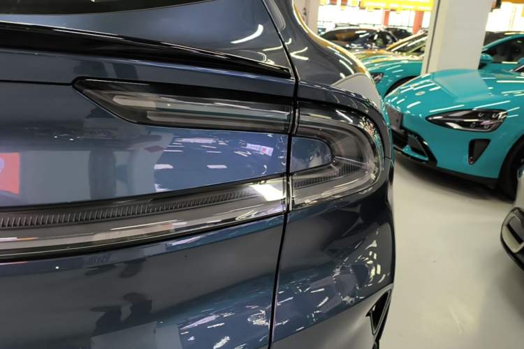 Used Xiaomi Auto YU7 2025 Ultra-Long Range High-Performance All-Wheel-Drive Max Edition Right Rear Taillight