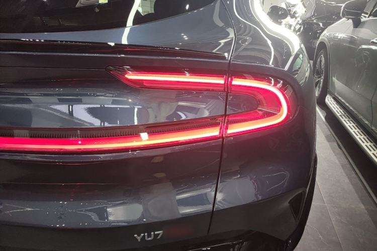 Used Xiaomi Auto YU7 2025 Ultra-Long Range High-Performance All-Wheel-Drive Max Edition Right Rear Taillight