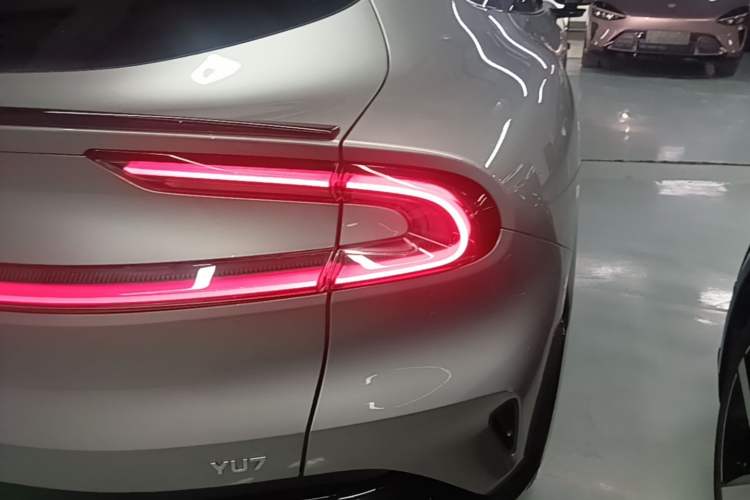 Used Xiaomi Auto YU7 2025 Ultra-Long Range Rear-Wheel Drive Version Right Rear Taillight