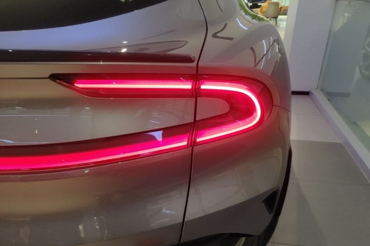 Used Xiaomi Auto YU7 2025 Ultra-Long Range High-Performance All-Wheel-Drive Max Edition Right Rear Taillight