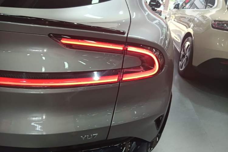 Used Xiaomi Auto YU7 2025 Ultra-Long Range Rear-Wheel Drive Version Right Rear Taillight