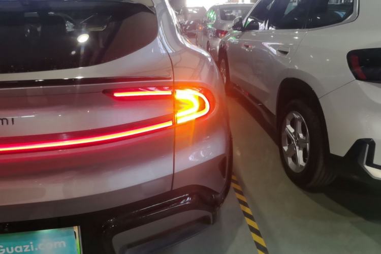 Used Xiaomi Auto YU7 2025 Ultra-Long Range Rear-Wheel Drive Version Right Rear Taillight