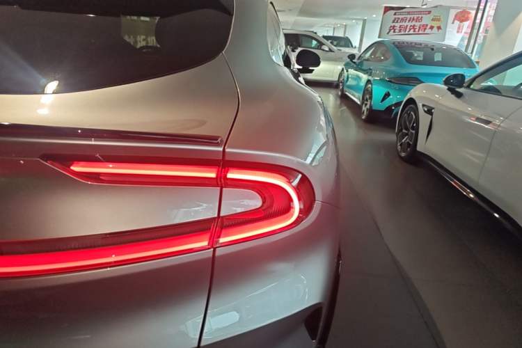 Used Xiaomi Auto YU7 2025 Ultra-Long Range High-Performance All-Wheel-Drive Max Edition Right Rear Taillight