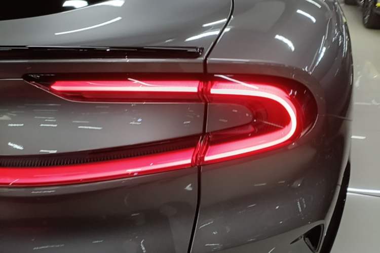 Used Xiaomi Auto YU7 2025 Ultra-Long Range All-Wheel Drive Pro Version Right Rear Taillight