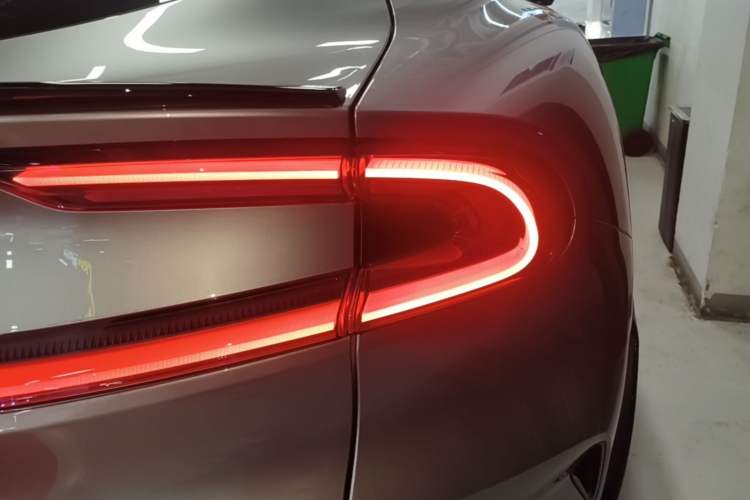 Used Xiaomi Auto YU7 2025 Ultra-Long Range High-Performance All-Wheel-Drive Max Edition Right Rear Taillight