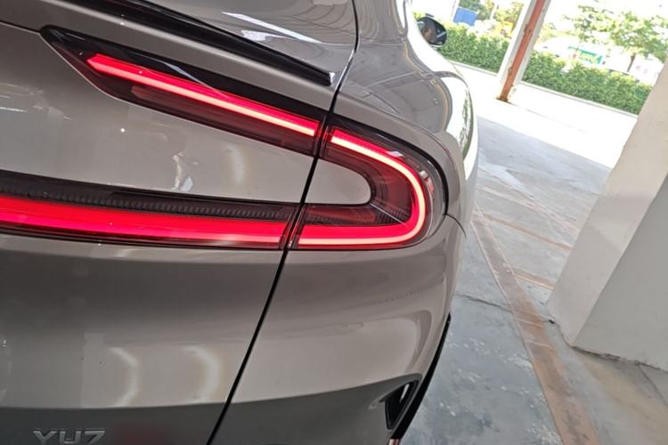 Used Xiaomi Auto YU7 2025 Ultra-Long Range High-Performance All-Wheel-Drive Max Edition Right Rear Taillight