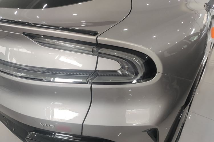 Used Xiaomi Auto YU7 2025 Ultra-Long Range High-Performance All-Wheel-Drive Max Edition Right Rear Taillight