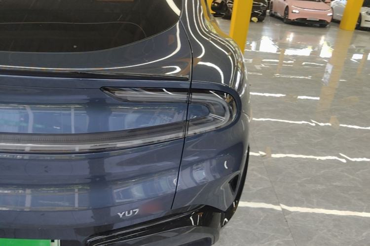 Used Xiaomi Auto YU7 2025 Ultra-Long Range High-Performance All-Wheel-Drive Max Edition Right Rear Taillight